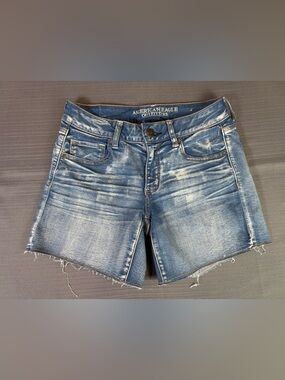 American Eagle Midi Super Stretch Denim Shorts Women’s Size 8 Raw Hem Distressed